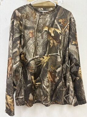 Outfitters ridge Realtree hardwood camo long sleeve shirt XL (46/48)